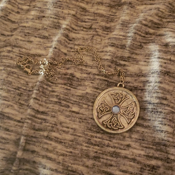 Hot Topic Jewelry - Cute Celtic Necklace!!